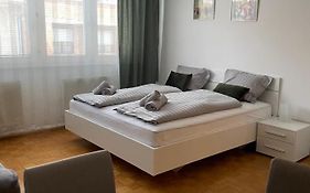 Apartment Green - Grey